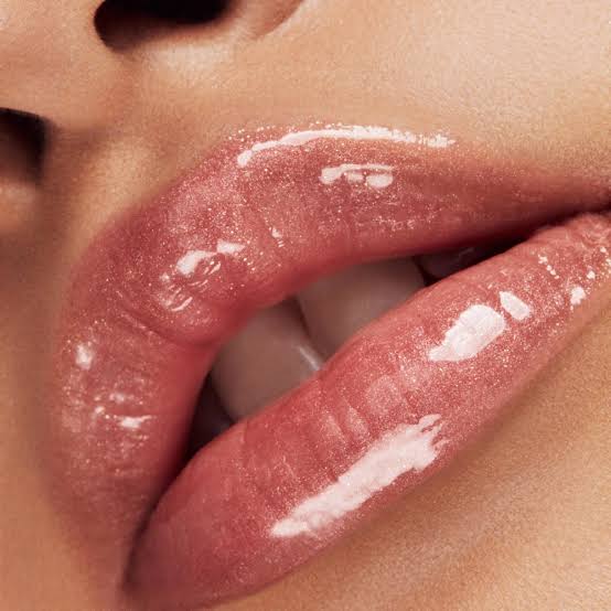 FENTY BEAUTY
GLOSS BOMB UNIVERSAL LIP LUMINIZER