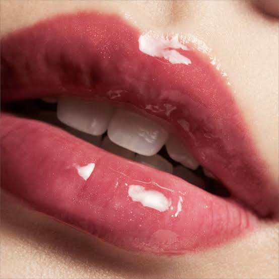 FENTY BEAUTY
GLOSS BOMB UNIVERSAL LIP LUMINIZER